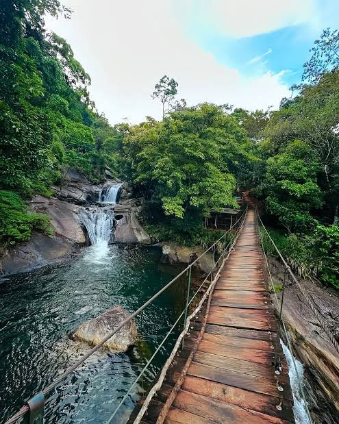 Bambarakiri Ella: A Beautiful Waterfall in Matale, Sri Lanka